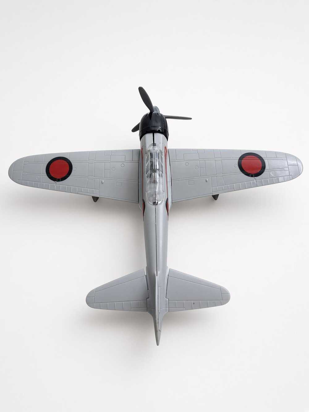 New Ray Japanese Zero Fighter Plane Model WWII V-190 Red Cat Nose Art Silver